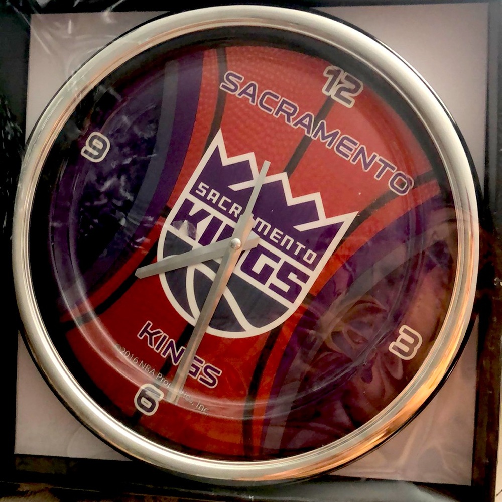Man cave kings clock
